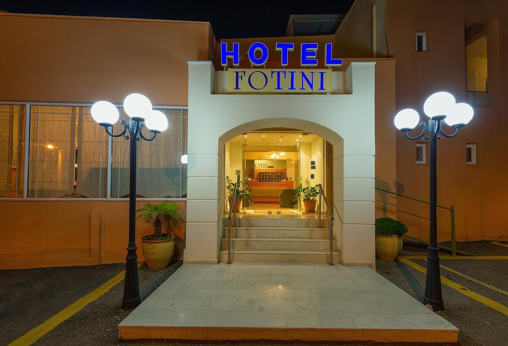 Hotel Fotini Каламата Екстер'єр фото